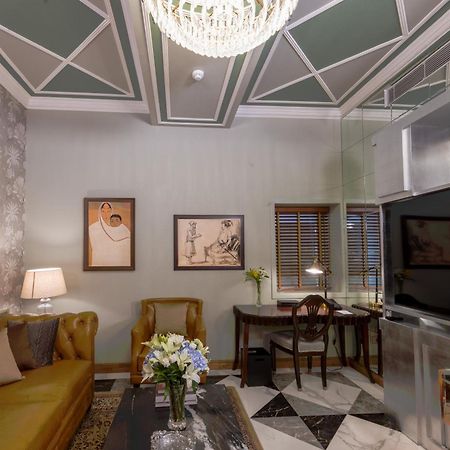 The Claridges New Delhi Hotel Exterior photo