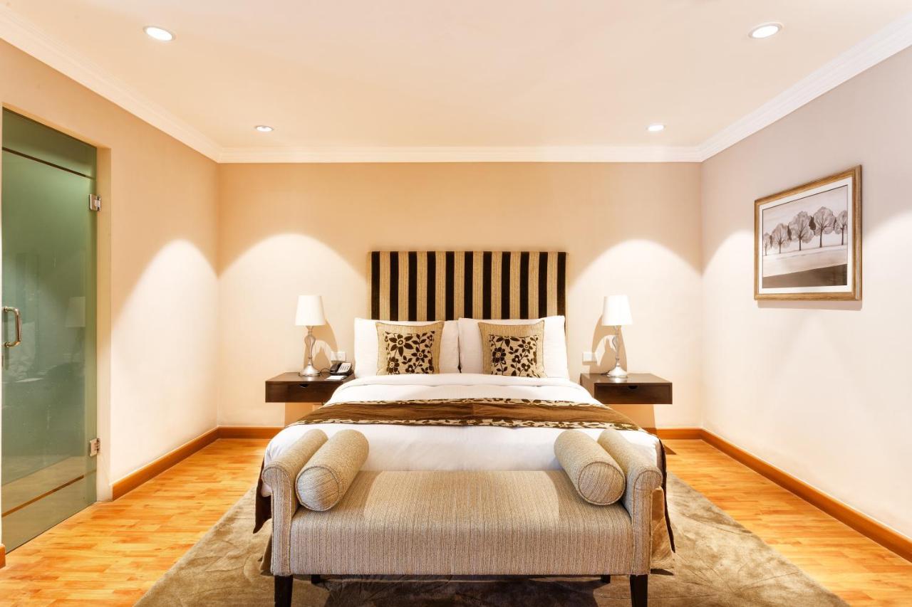 The Claridges New Delhi Hotel Exterior photo A bedroom at the Taj Mahal Palace