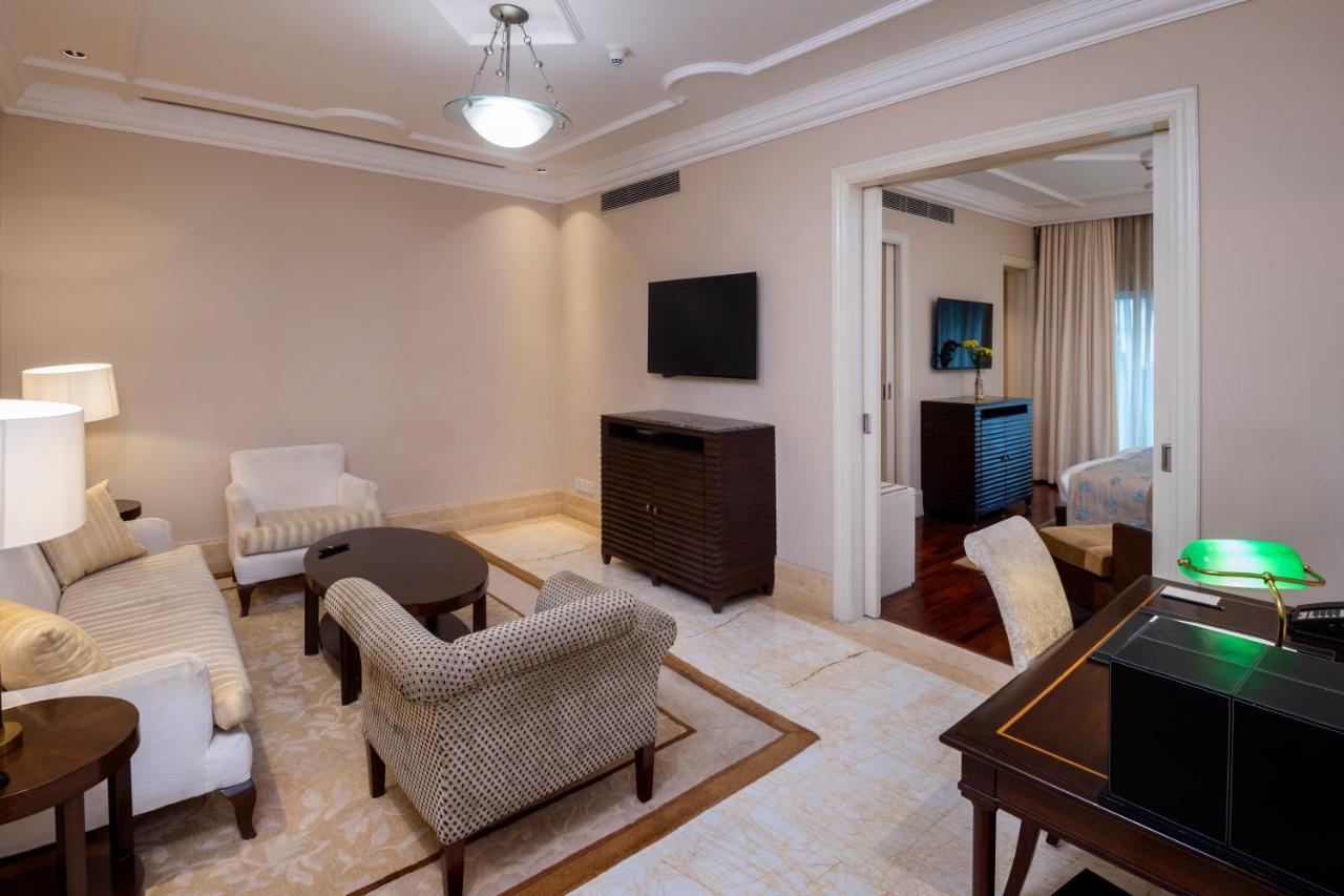 The Claridges New Delhi Hotel Exterior photo