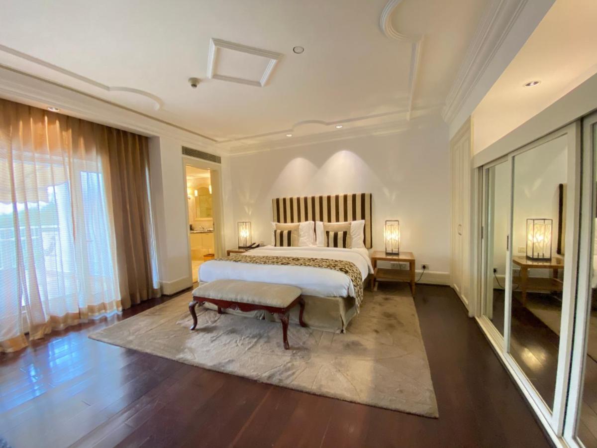 The Claridges New Delhi Hotel Exterior photo A bedroom at the Taj Bengal