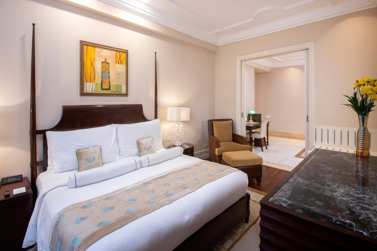 The Claridges New Delhi Hotel Exterior photo A suite at the Taj Mahal Palace
