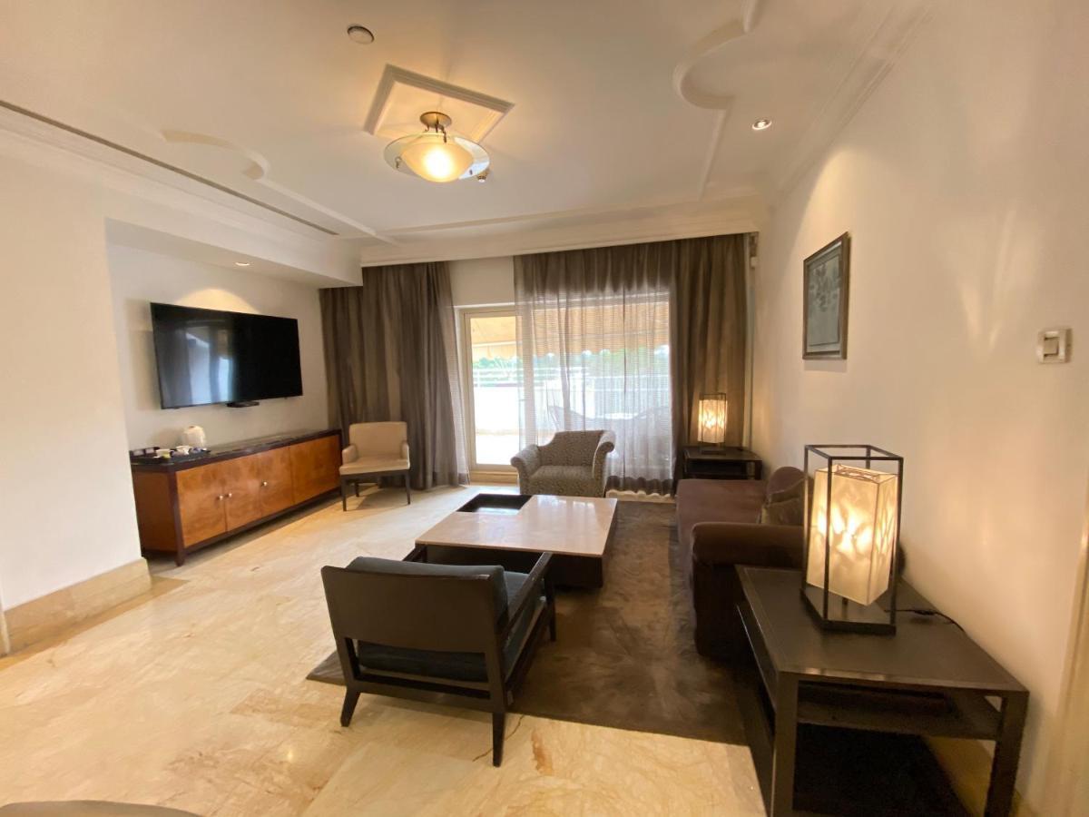 The Claridges New Delhi Hotel Exterior photo