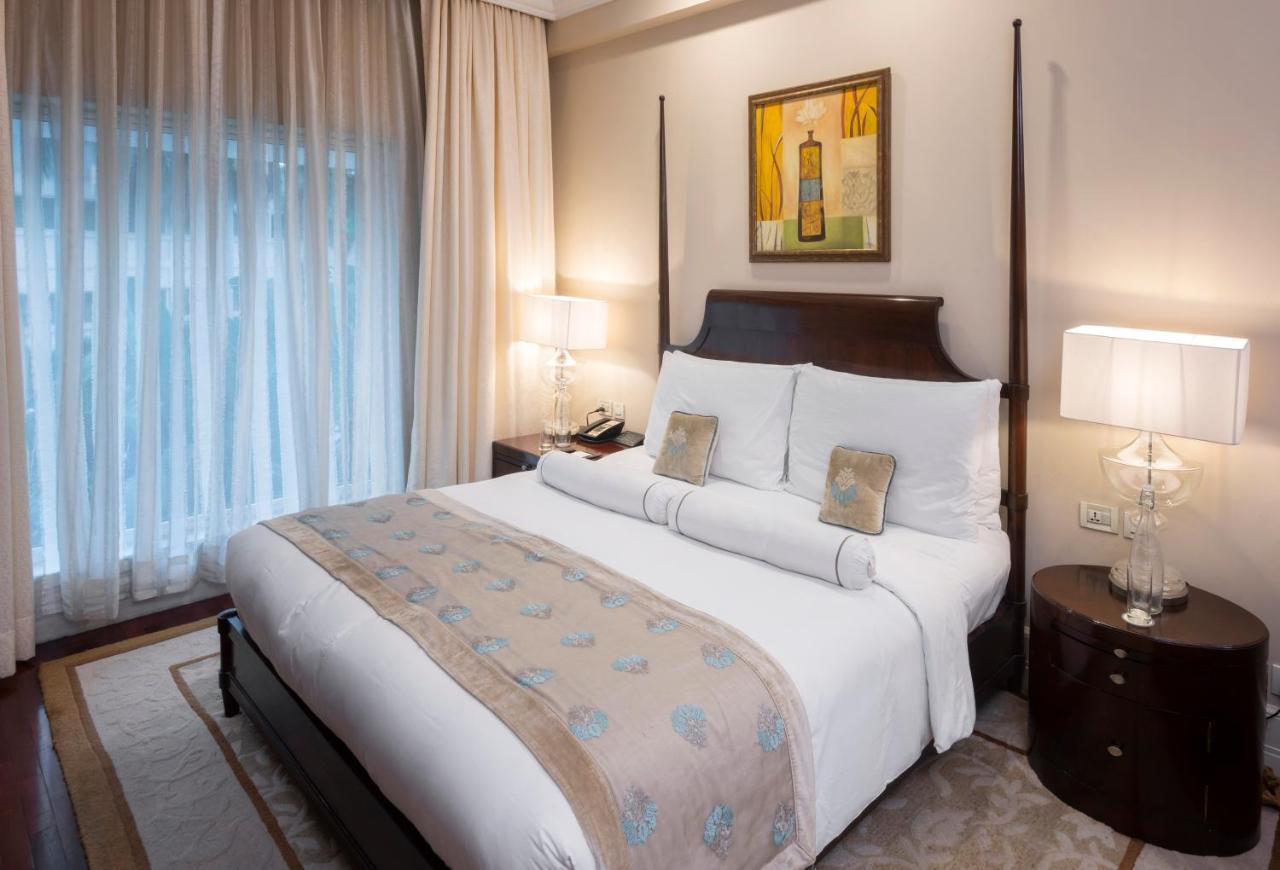 The Claridges New Delhi Hotel Exterior photo A bedroom at the Taj Bengal