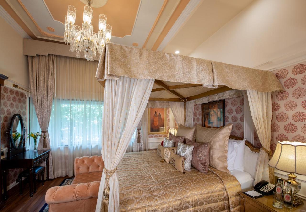 The Claridges New Delhi Hotel Exterior photo A bedroom at the Imperial Hotel