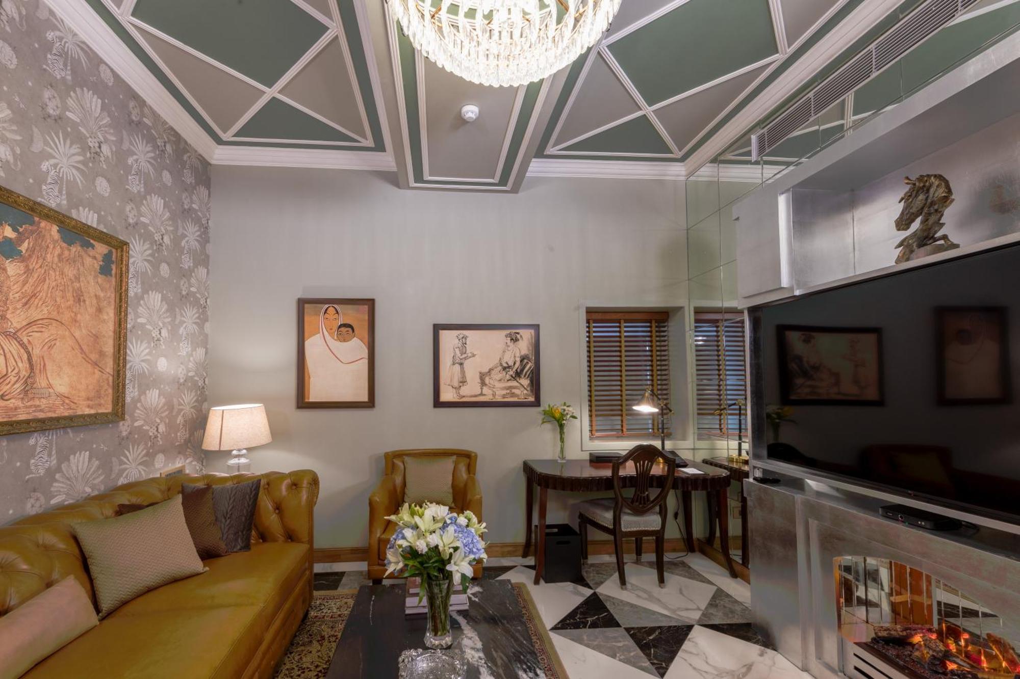 The Claridges New Delhi Hotel Exterior photo