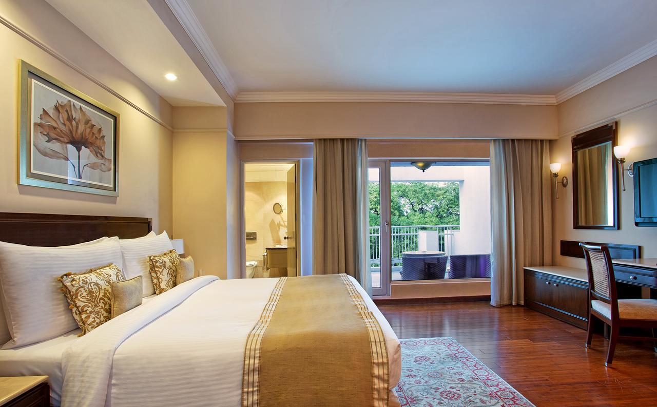 The Claridges New Delhi Hotel Exterior photo A room at the Taj Bengal