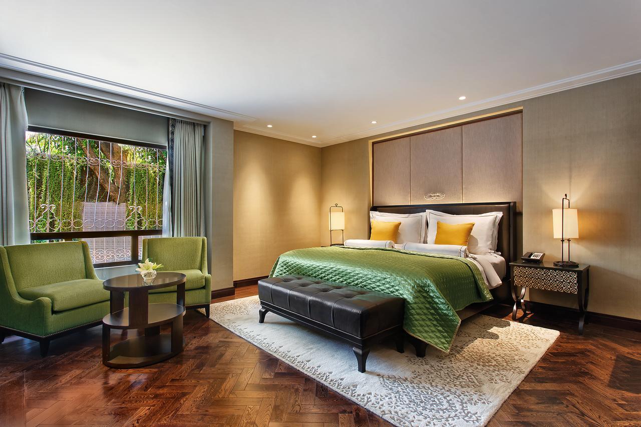 The Claridges New Delhi Hotel Exterior photo A bedroom at The Oberoi, Mumbai